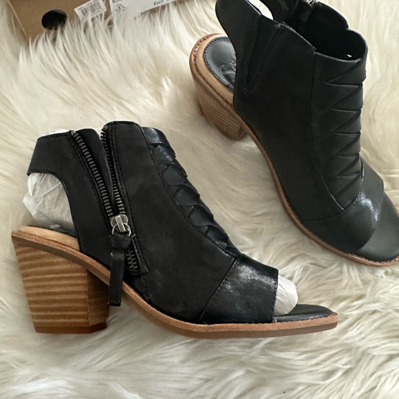 NIB Sofft black sandals - Picture 2 of 5